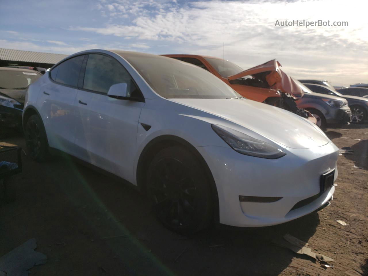 2022 Tesla Model Y  White vin: 7SAYGDEE7NF385742