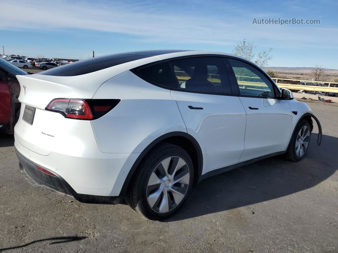 2022 Tesla Model Y  White vin: 7SAYGDEE8NF320074