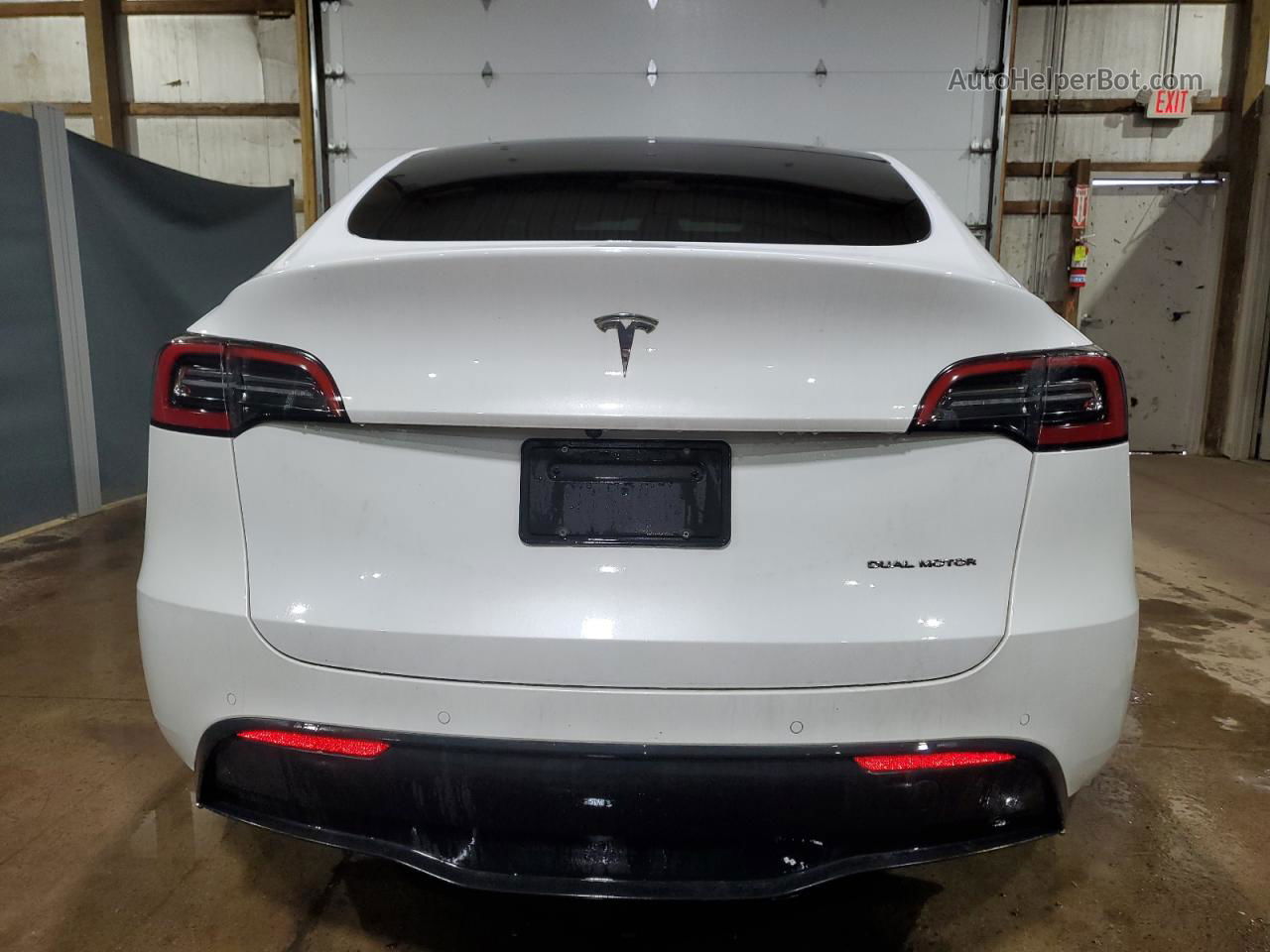 2022 Tesla Model Y  White vin: 7SAYGDEE8NF480004