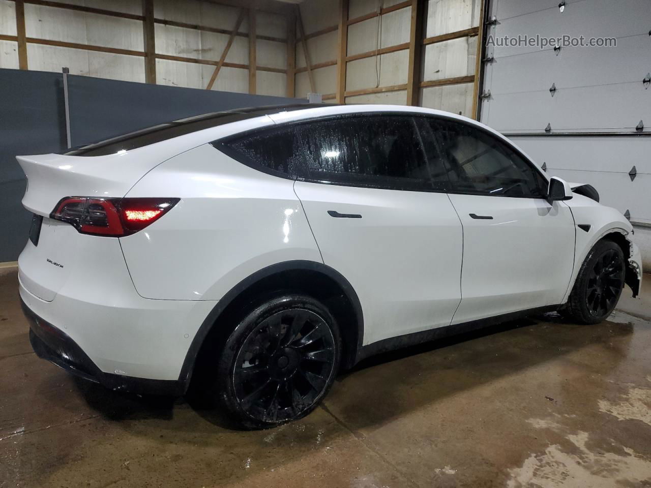 2022 Tesla Model Y  White vin: 7SAYGDEE8NF480004