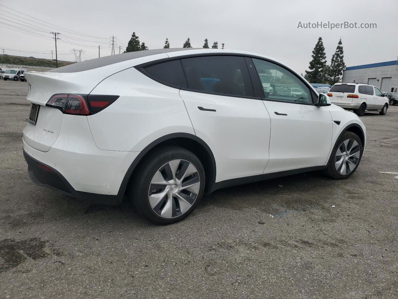 2022 Tesla Model Y  White vin: 7SAYGDEE8NF512031