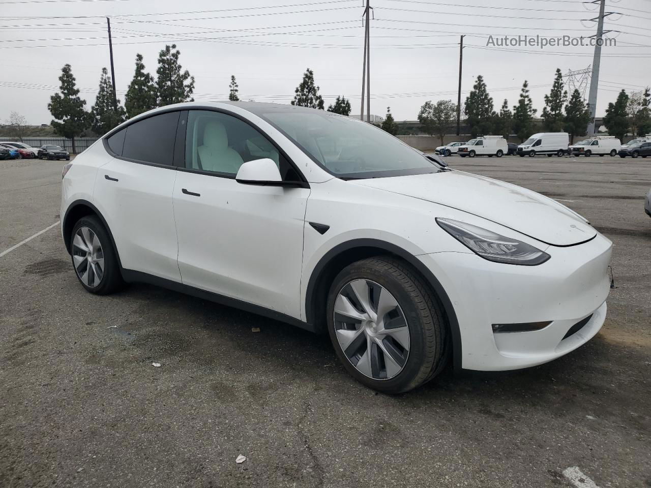 2022 Tesla Model Y  White vin: 7SAYGDEE8NF512031