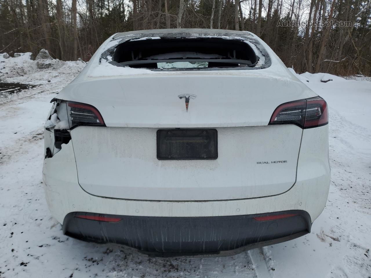 2022 Tesla Model Y  White vin: 7SAYGDEE8NF548995