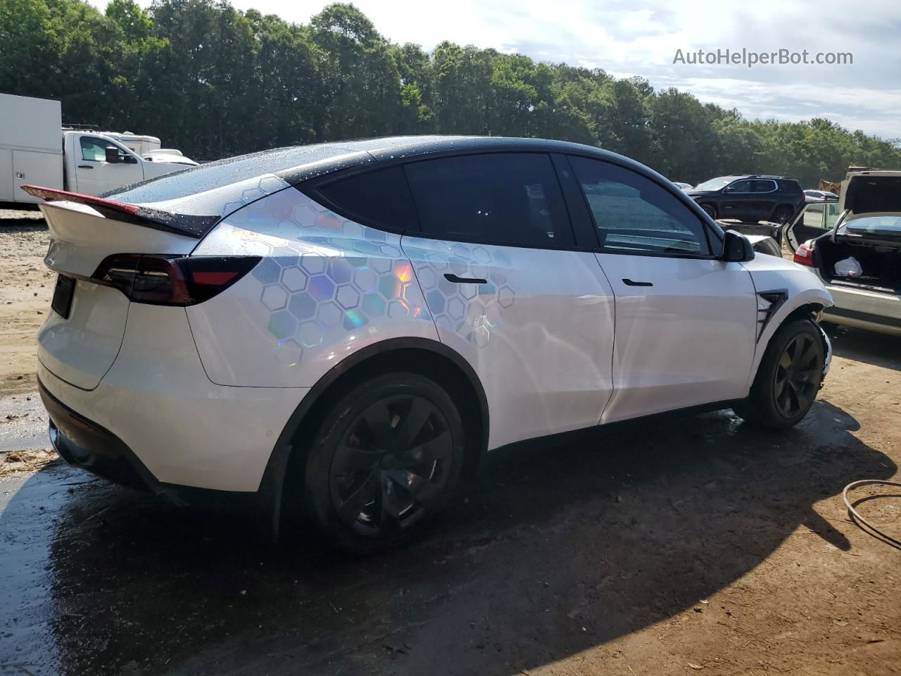 2022 Tesla Model Y  White vin: 7SAYGDEE9NF308290