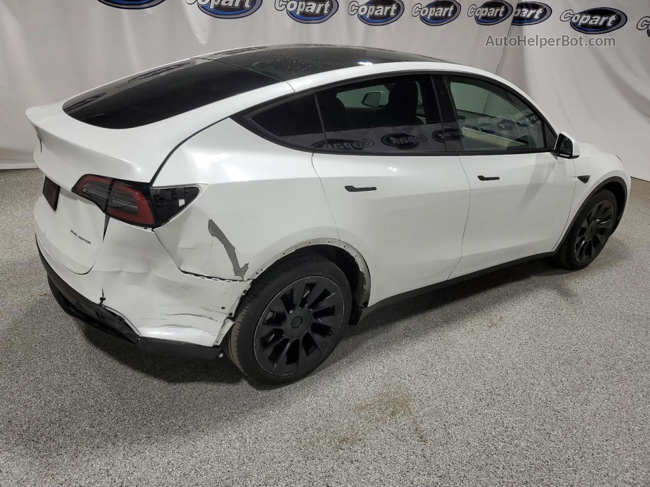 2022 Tesla Model Y  White vin: 7SAYGDEE9NF385712