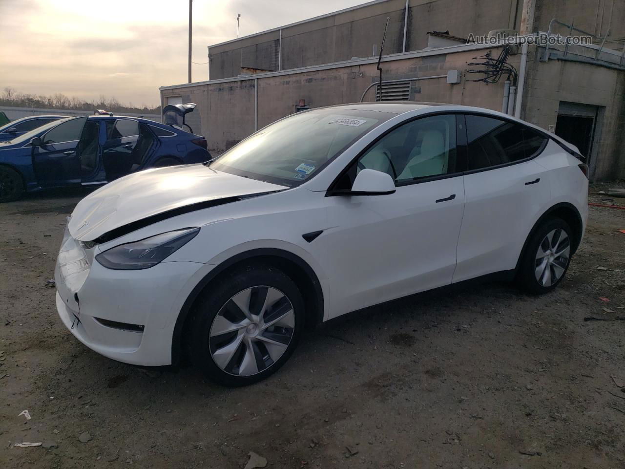 2022 Tesla Model Y  White vin: 7SAYGDEEXNF520003