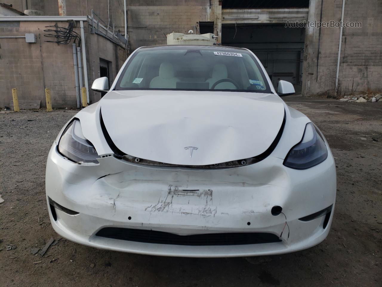 2022 Tesla Model Y  White vin: 7SAYGDEEXNF520003