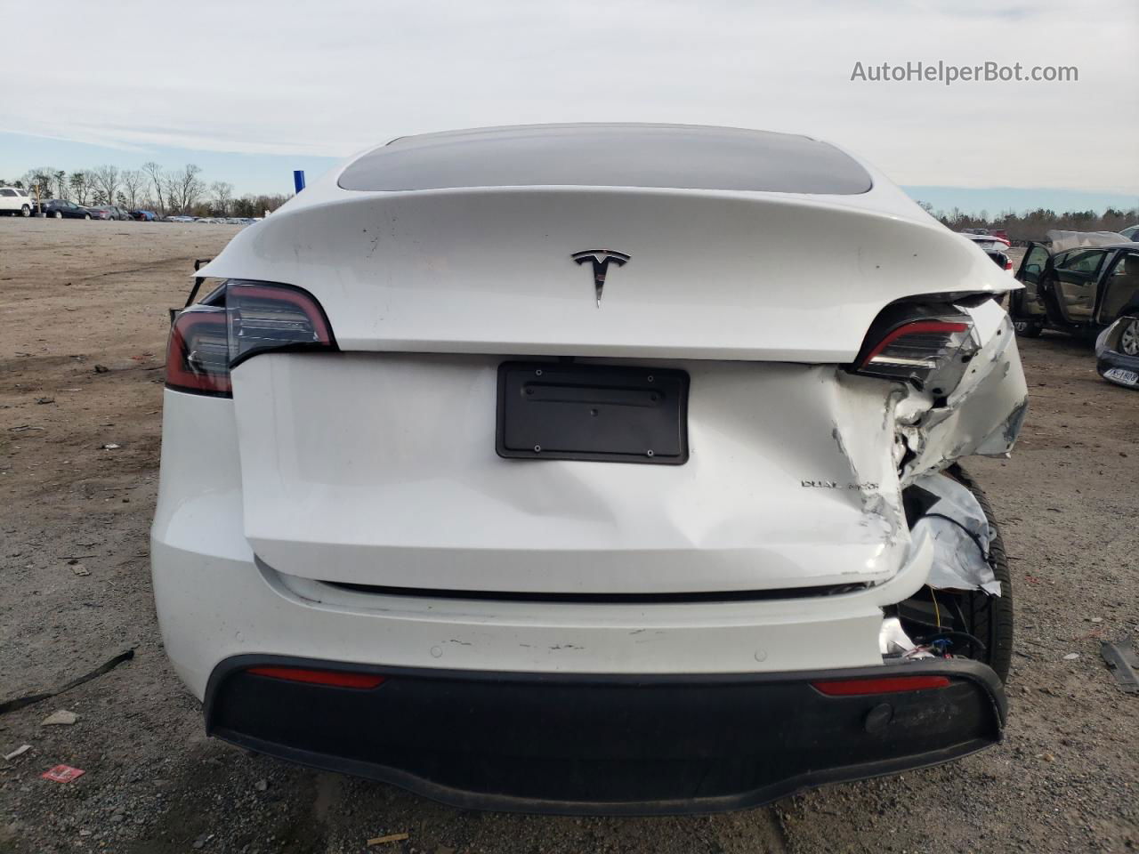 2022 Tesla Model Y  White vin: 7SAYGDEEXNF520003