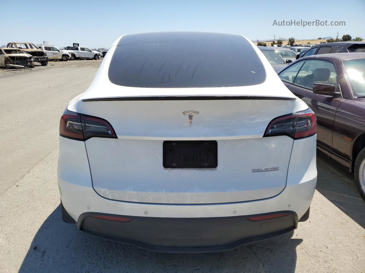 2022 Tesla Model Y  White vin: 7SAYGDEF0NF391133