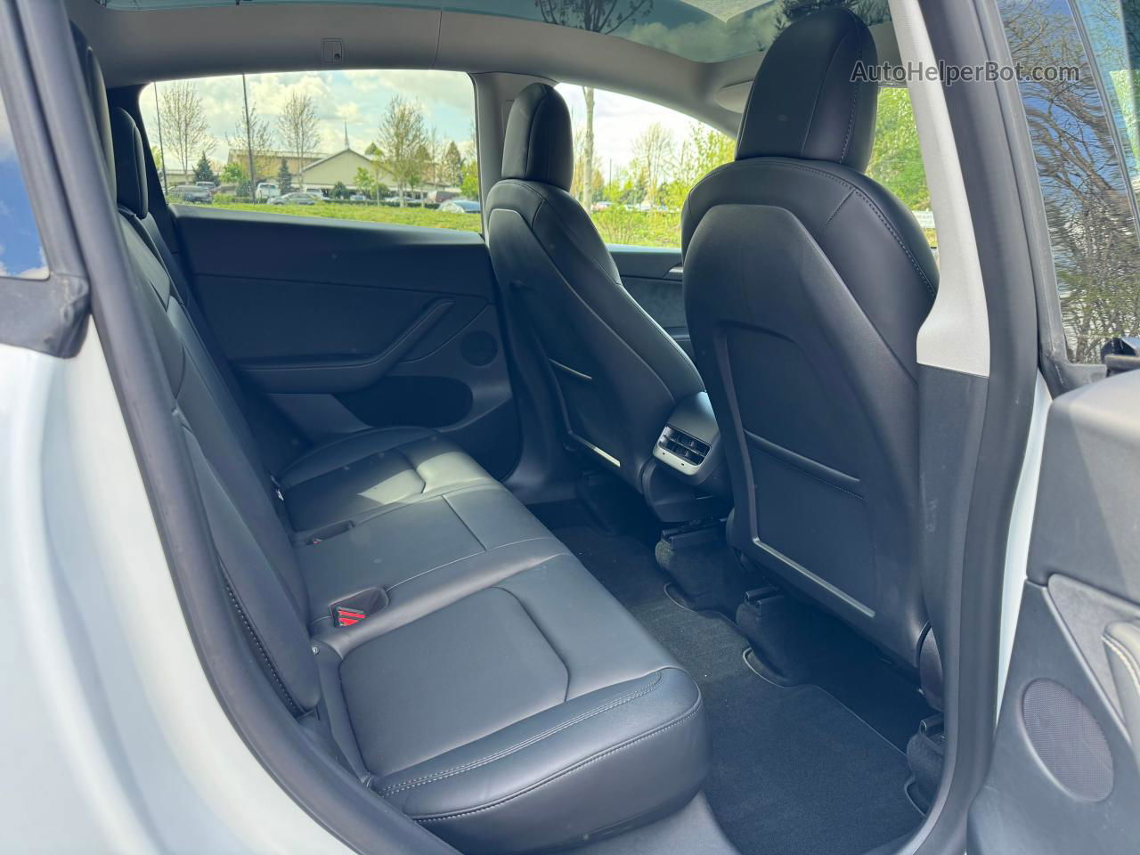 2022 Tesla Model Y  White vin: 7SAYGDEF0NF518737