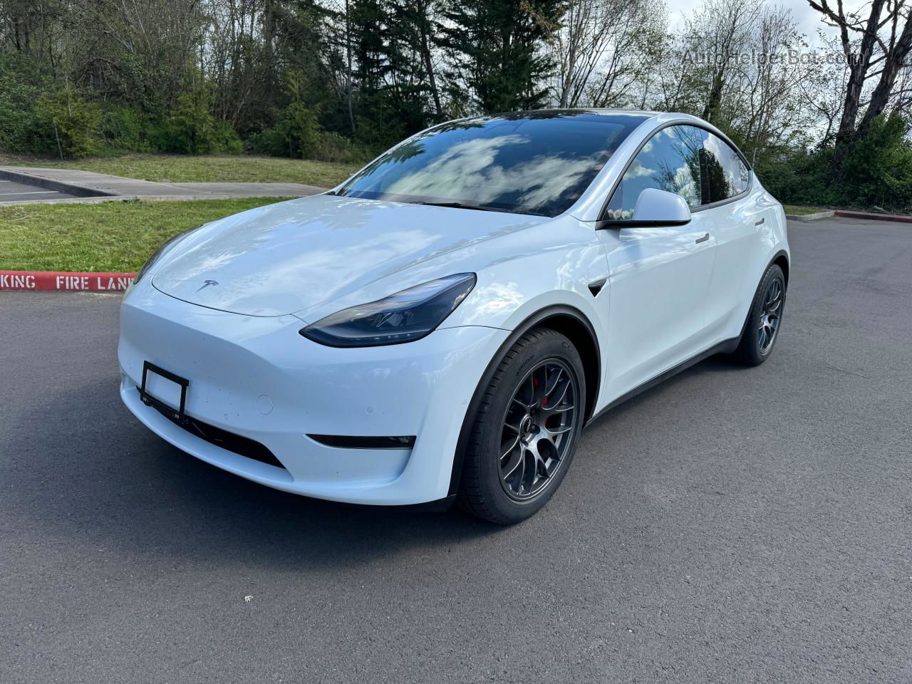 2022 Tesla Model Y  White vin: 7SAYGDEF0NF518737