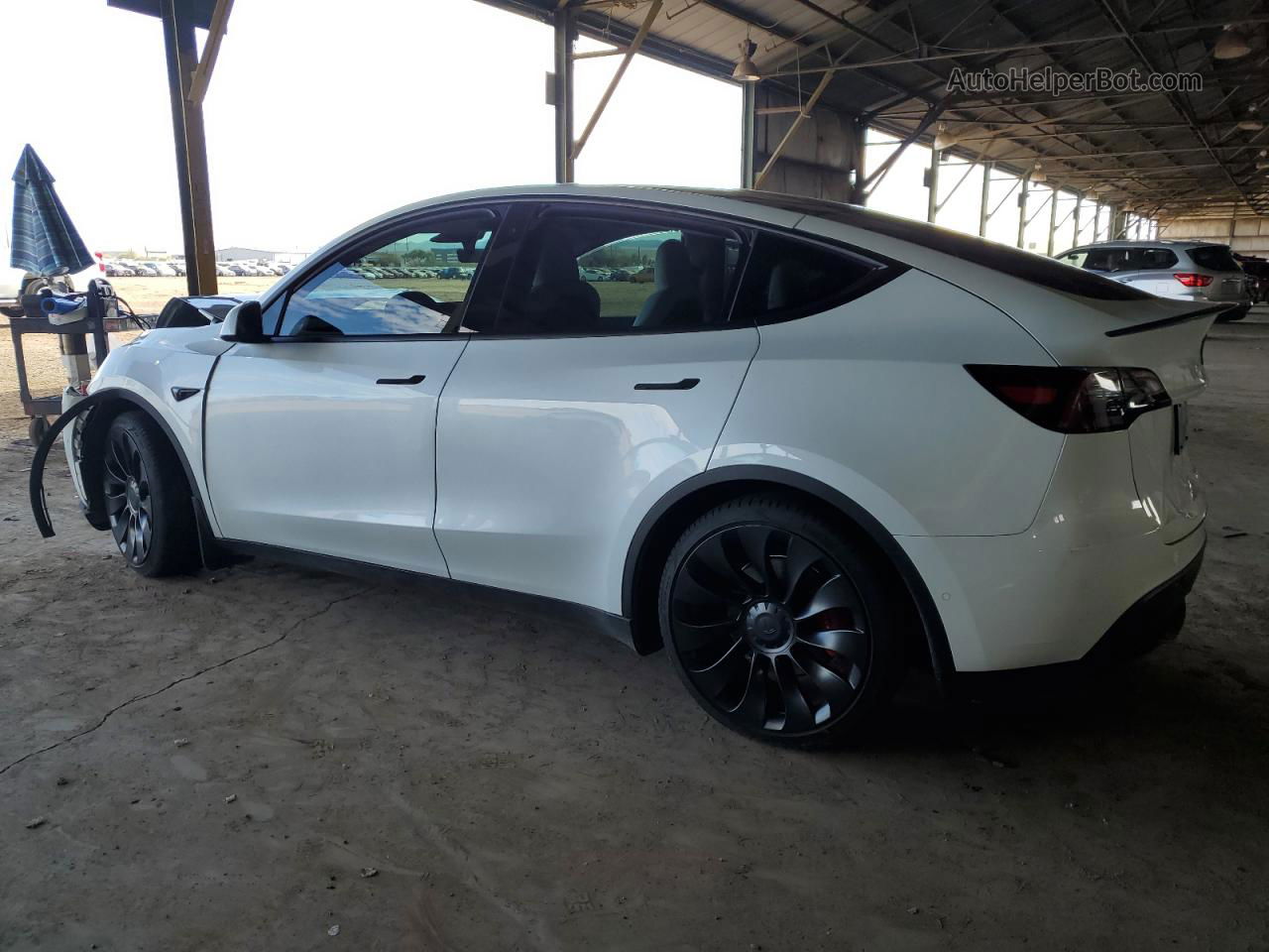 2022 Tesla Model Y  White vin: 7SAYGDEF2NF405520