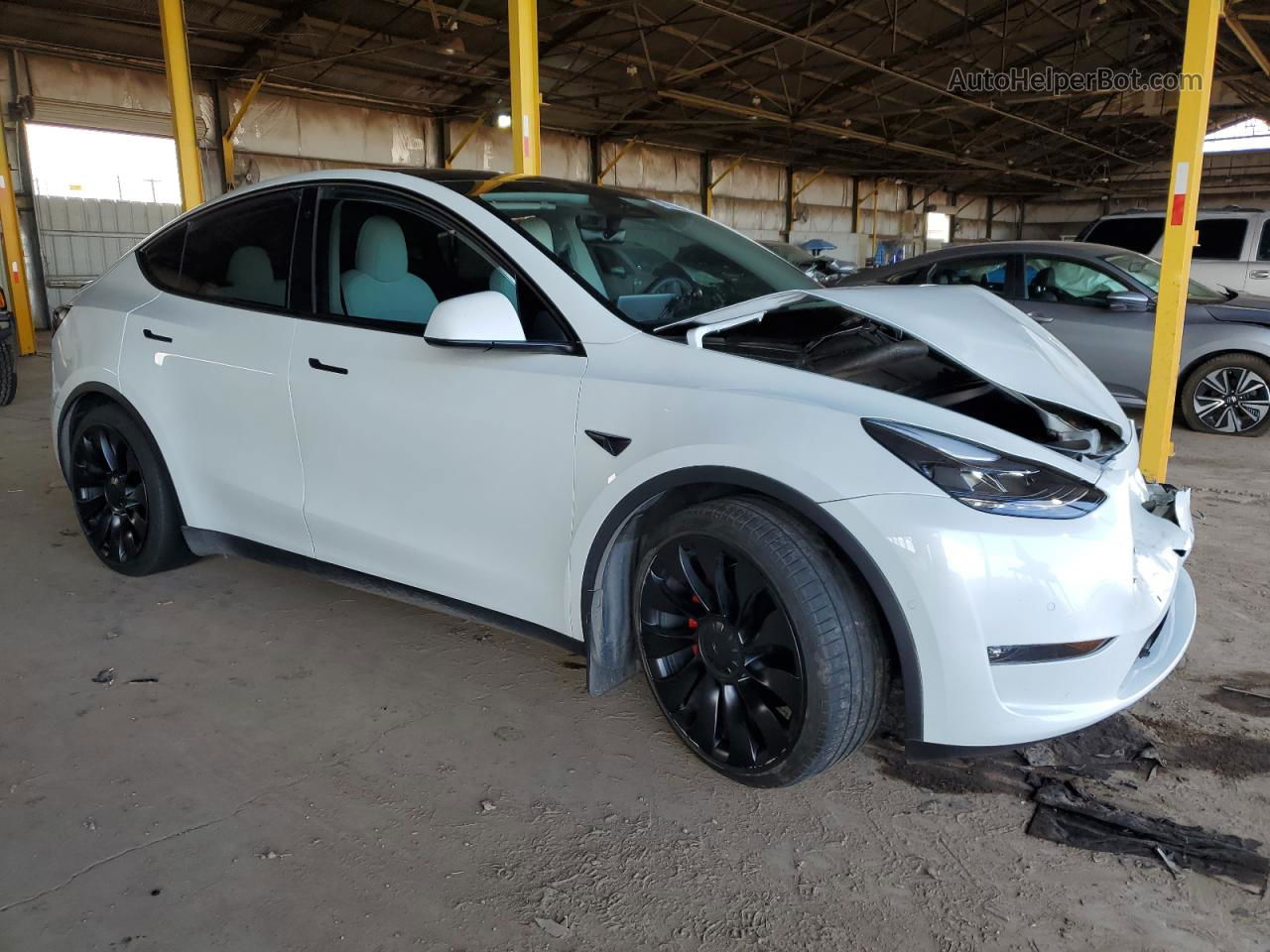 2022 Tesla Model Y  White vin: 7SAYGDEF2NF405520