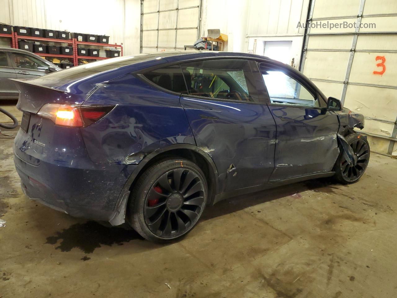 2022 Tesla Model Y  Blue vin: 7SAYGDEF2NF523809