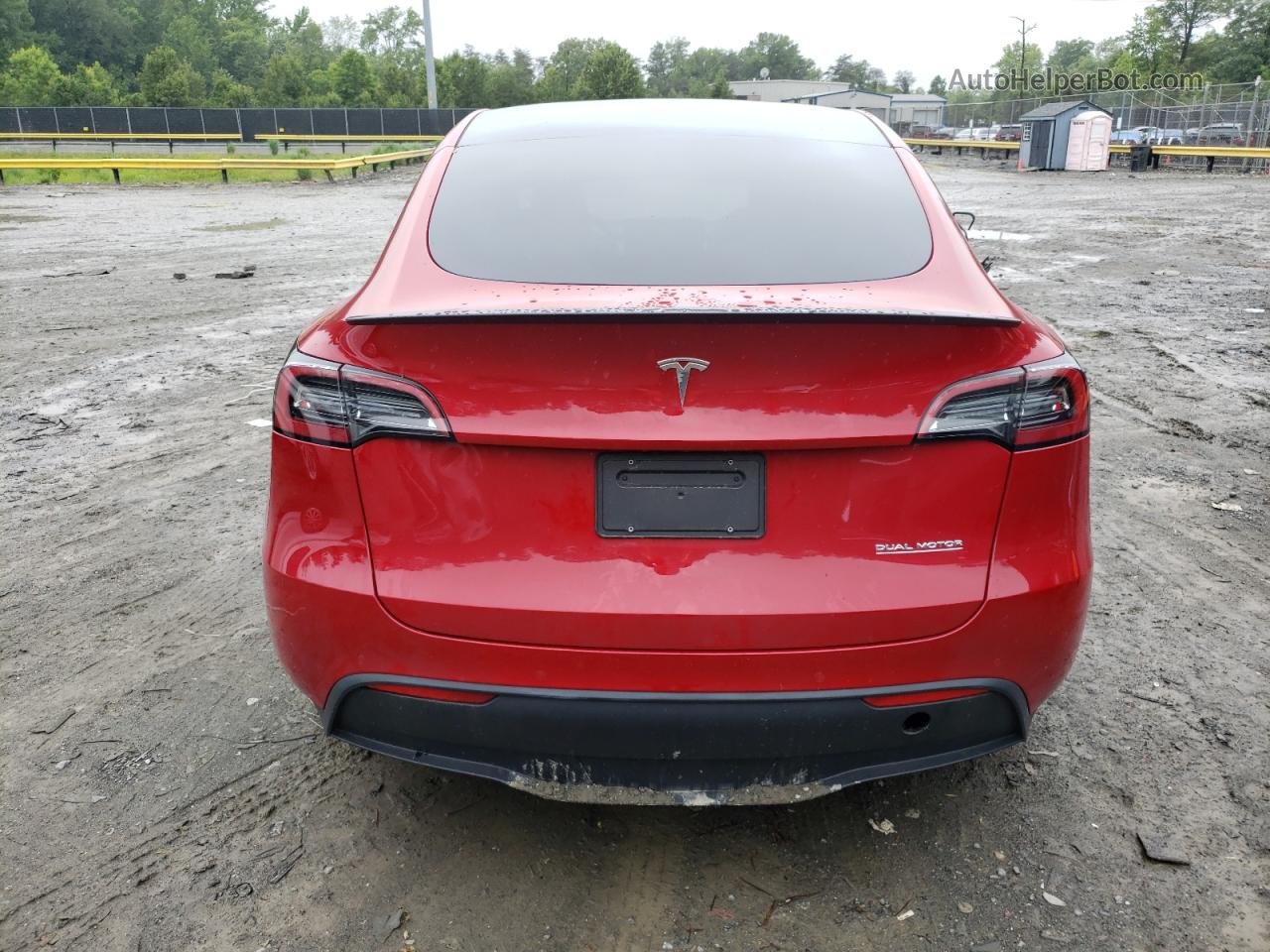 2022 Tesla Model Y  Red vin: 7SAYGDEF3NF449008