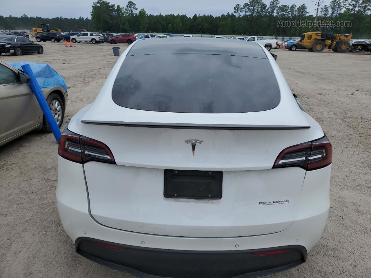 2022 Tesla Model Y  White vin: 7SAYGDEF5NF390124