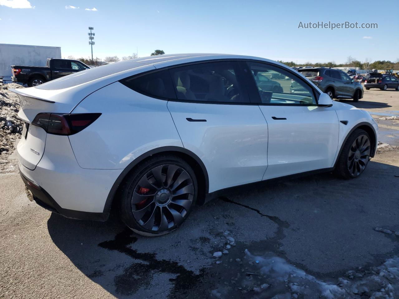 2022 Tesla Model Y  White vin: 7SAYGDEF7NF462974