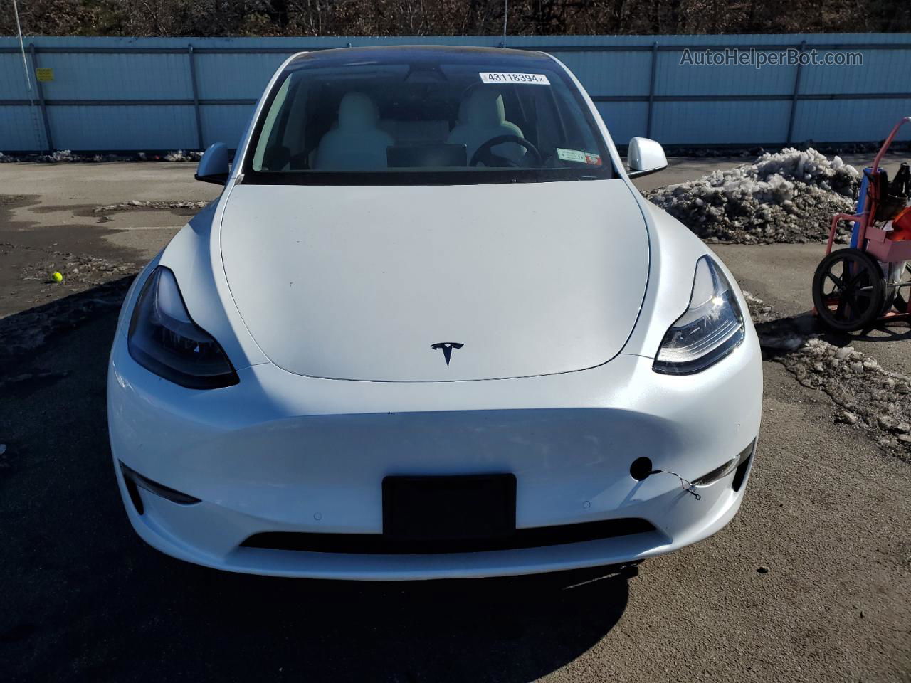 2022 Tesla Model Y  White vin: 7SAYGDEF7NF462974