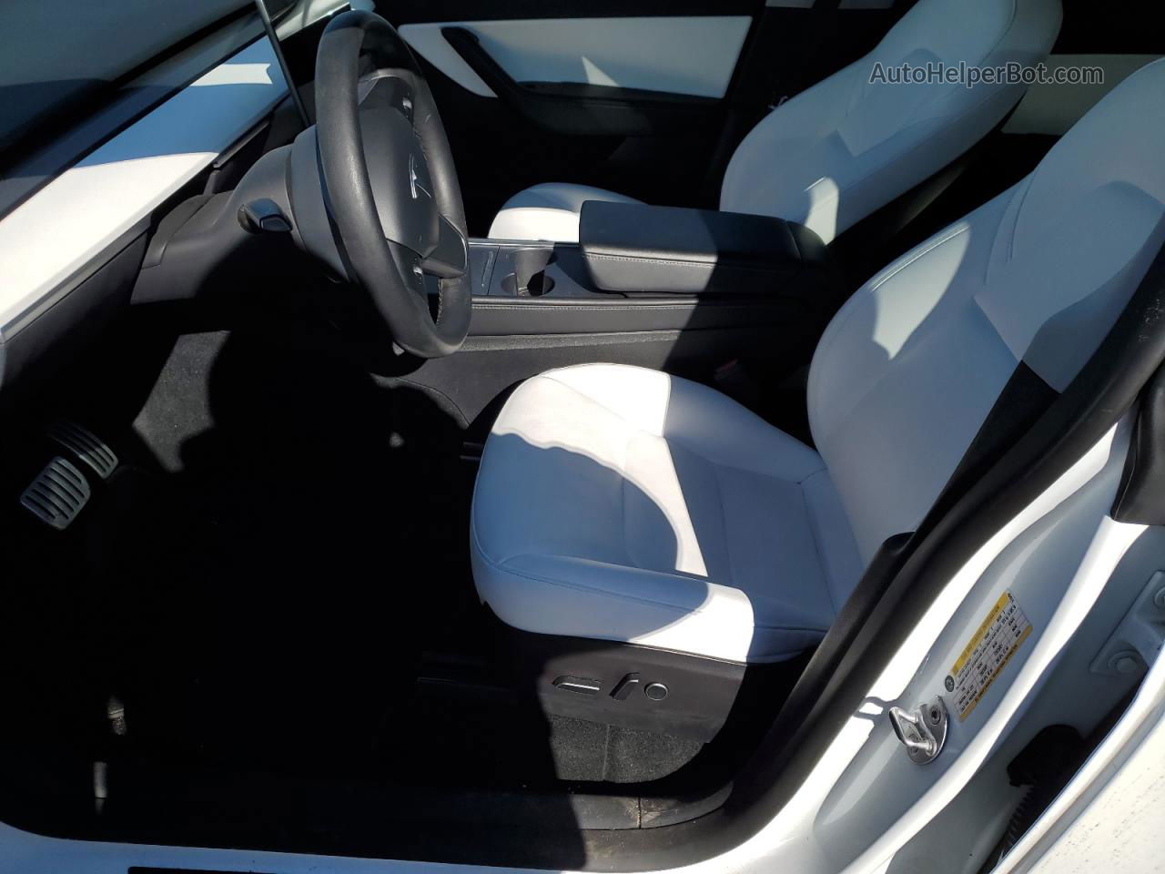 2022 Tesla Model Y  White vin: 7SAYGDEF7NF462974