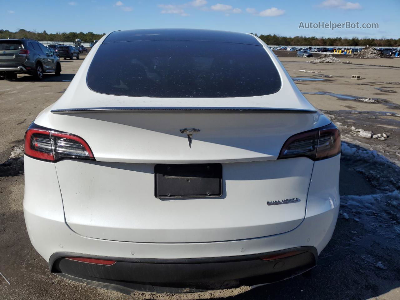 2022 Tesla Model Y  White vin: 7SAYGDEF7NF462974