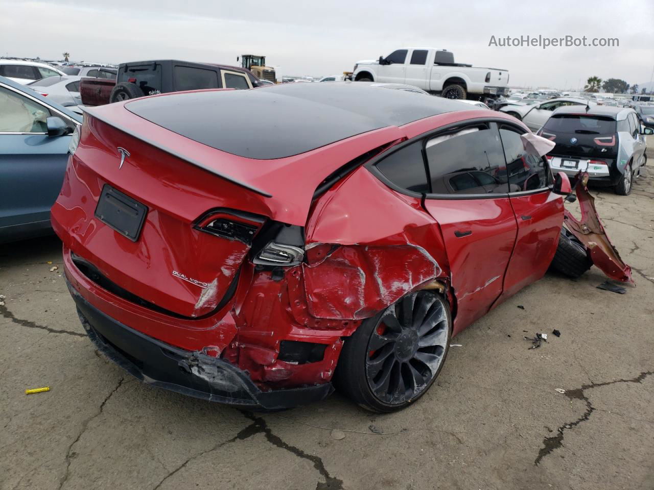 2022 Tesla Model Y  Red vin: 7SAYGDEF7NF493223