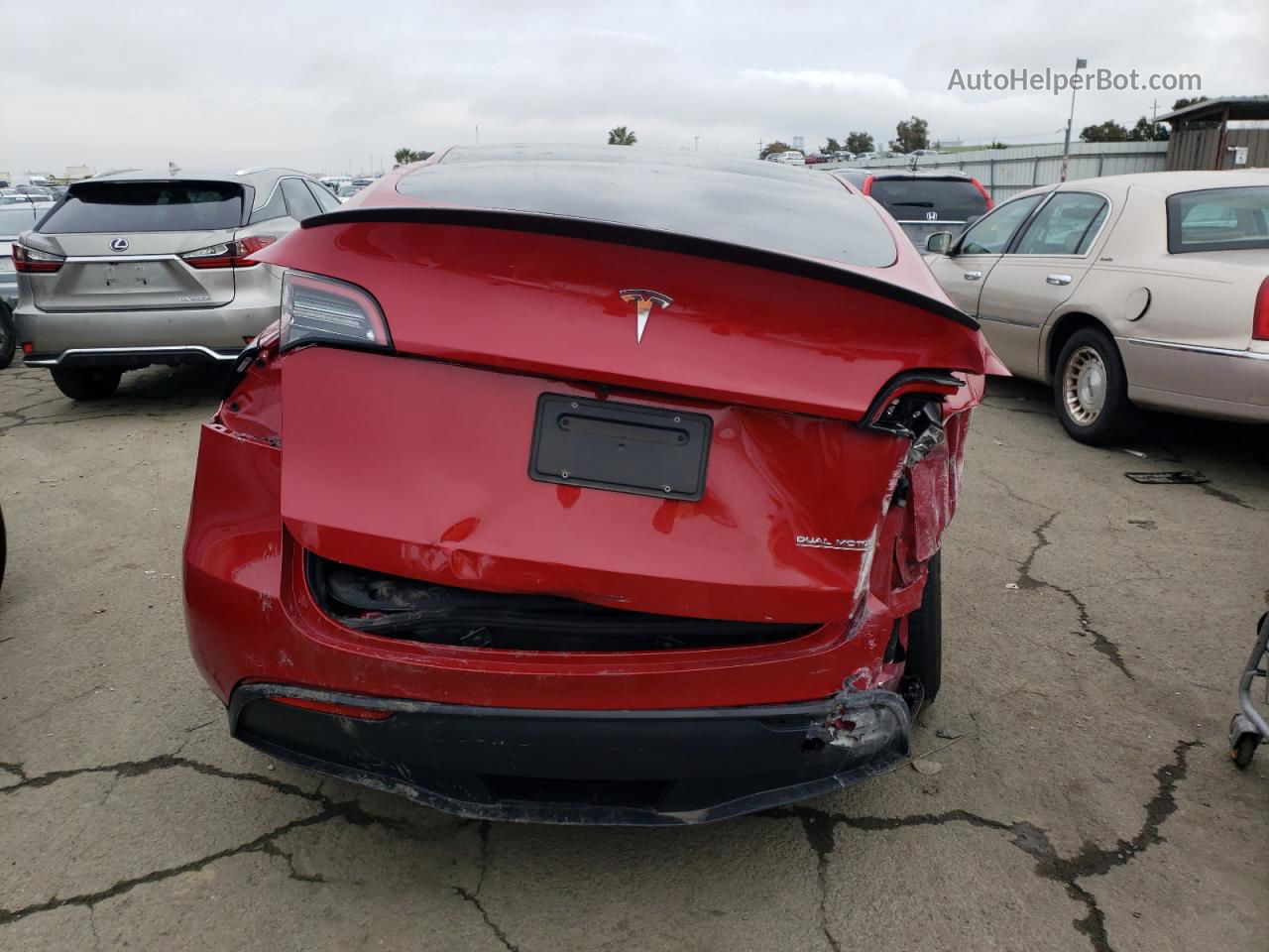 2022 Tesla Model Y  Red vin: 7SAYGDEF7NF493223