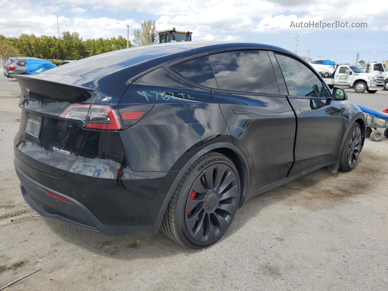 2022 Tesla Model Y  Black vin: 7SAYGDEF8NF318673