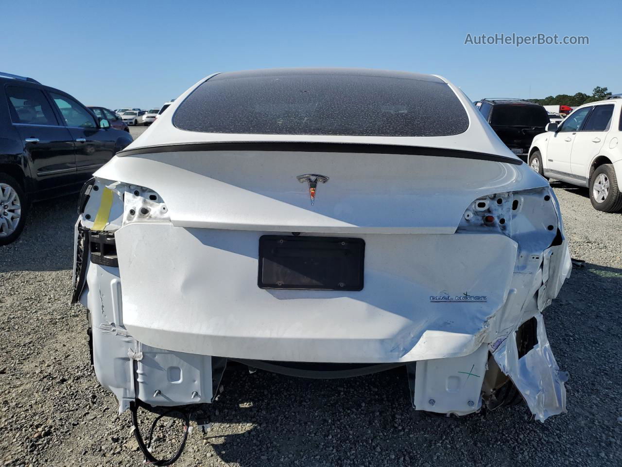 2022 Tesla Model Y  White vin: 7SAYGDEF8NF408504