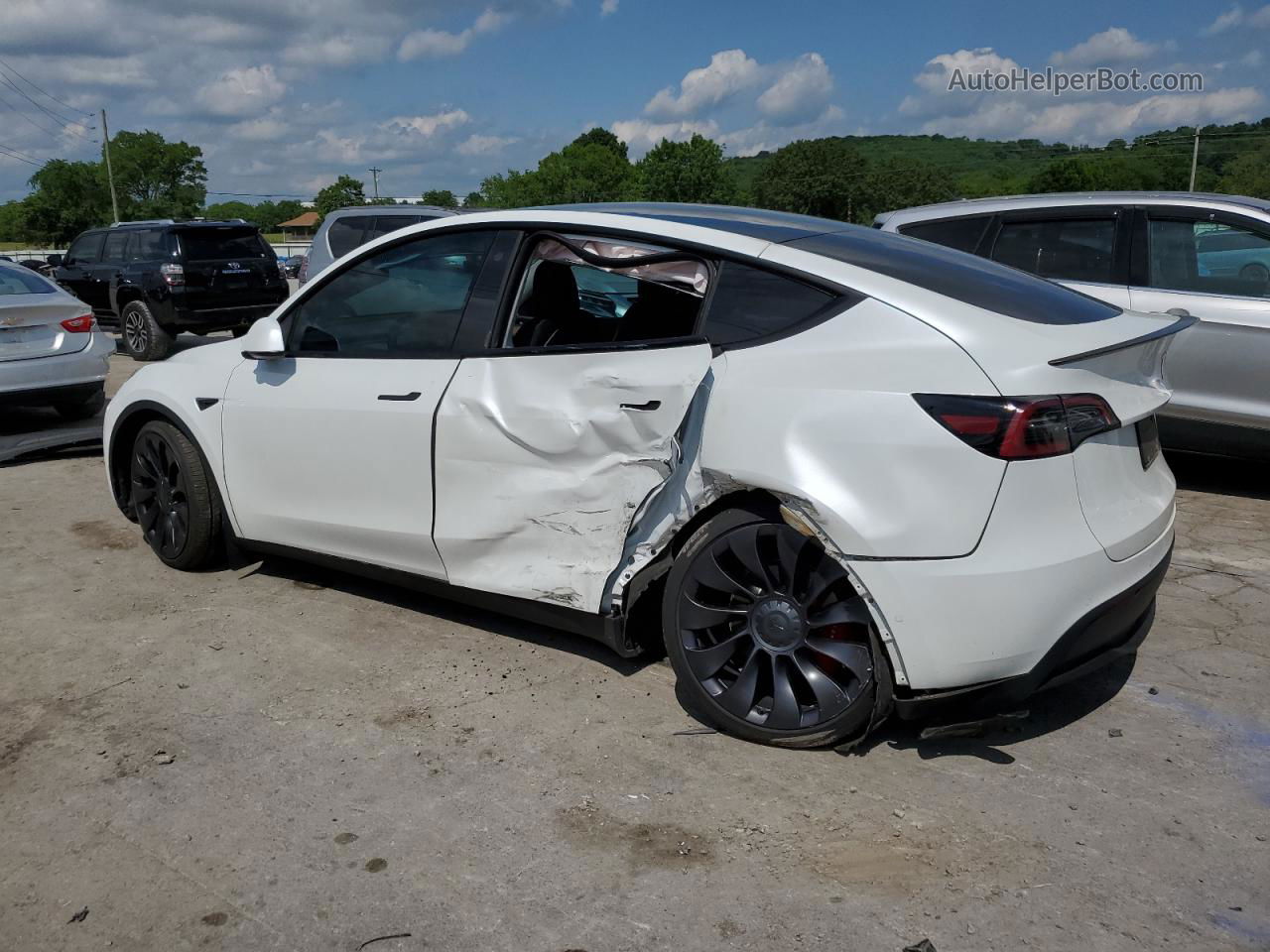 2022 Tesla Model Y  White vin: 7SAYGDEFXNF376977