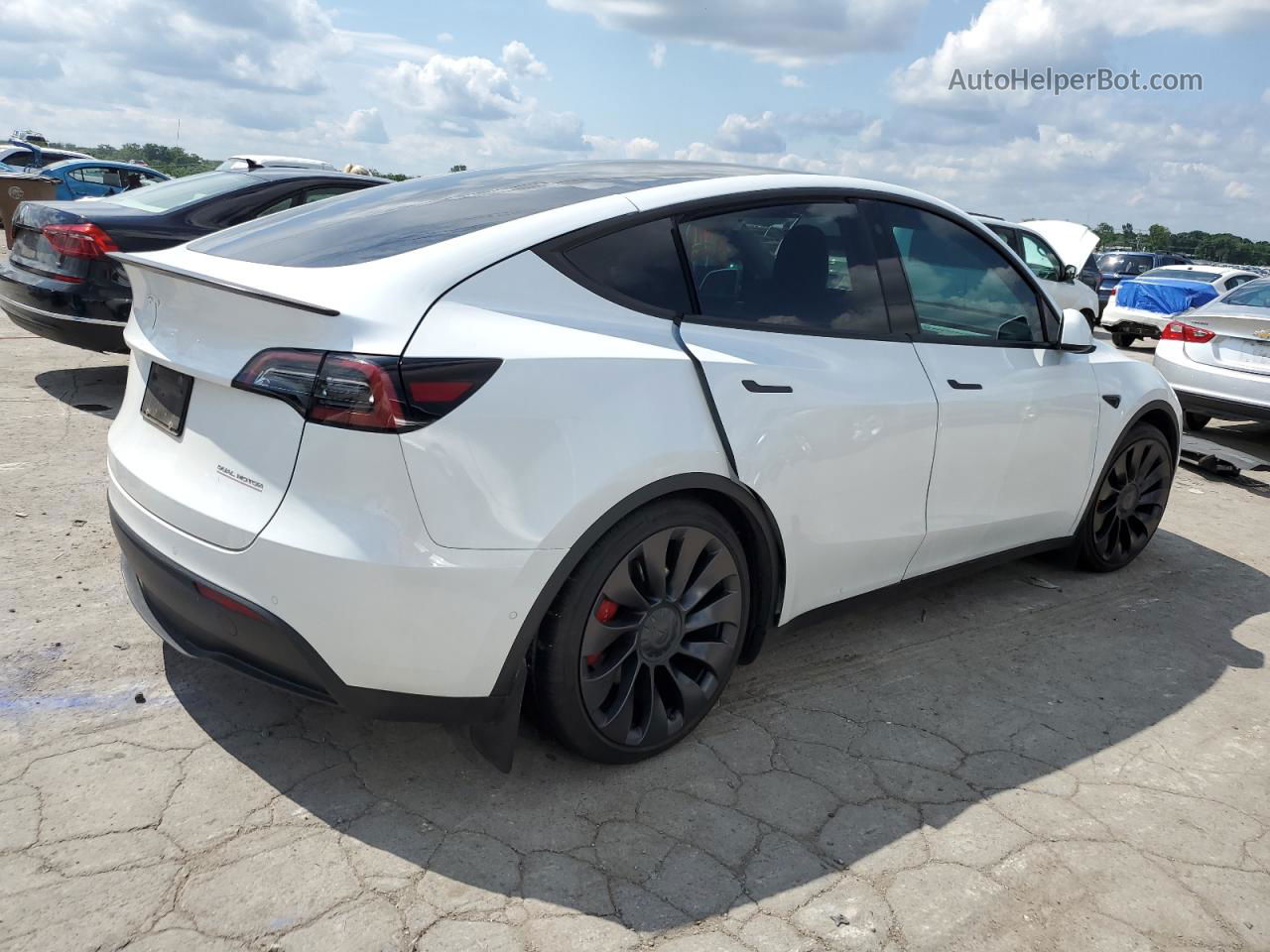 2022 Tesla Model Y  White vin: 7SAYGDEFXNF376977