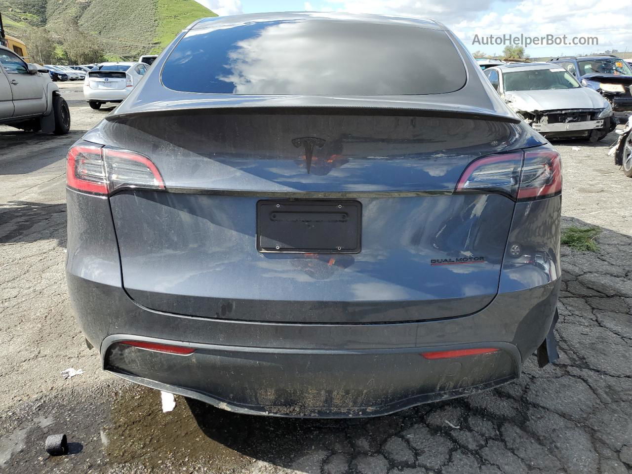 2022 Tesla Model Y  Gray vin: 7SAYGDEFXNF489828