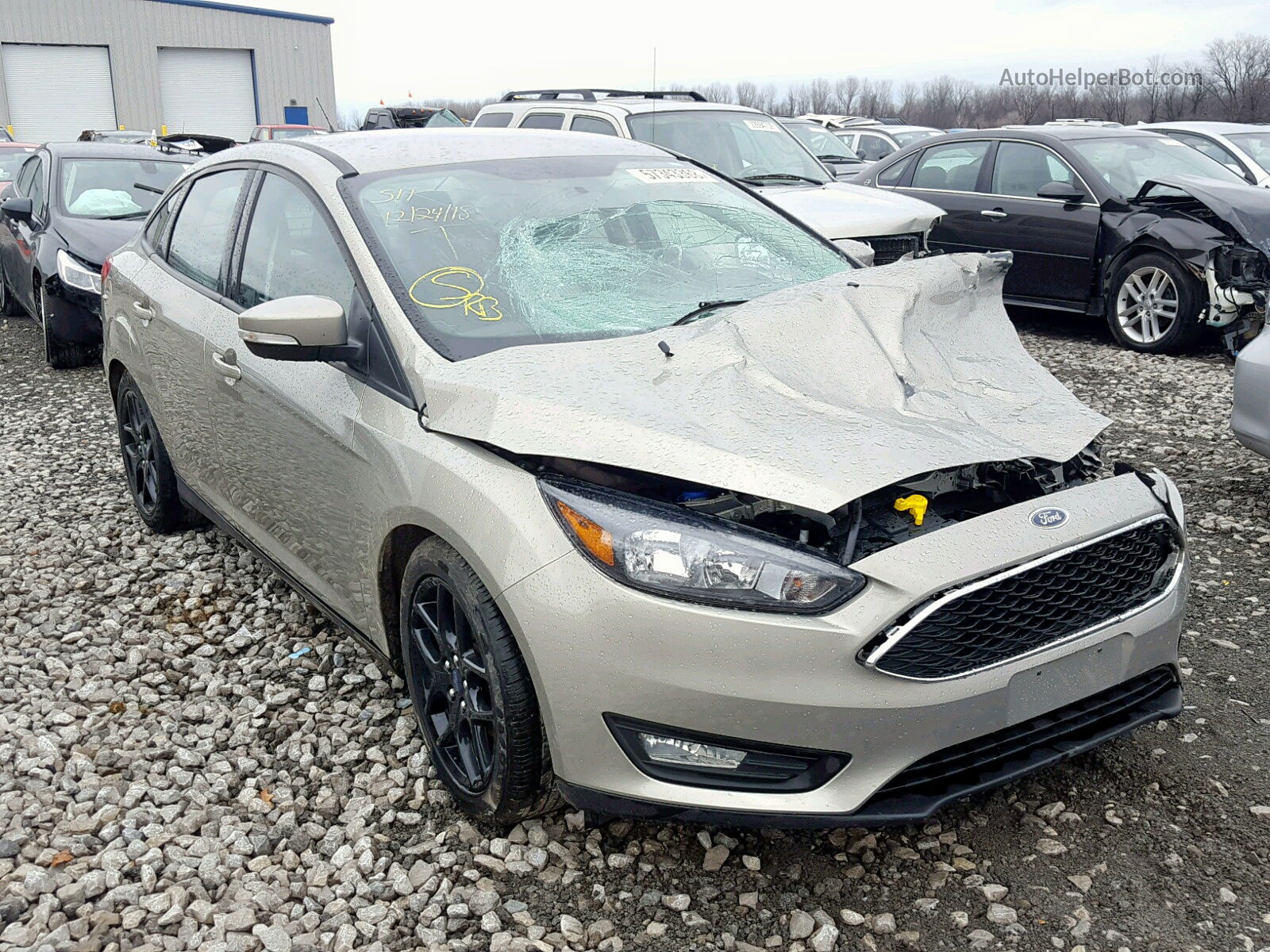 2016 Ford Focus Se Gold vin: 1FADP3F25GL343618