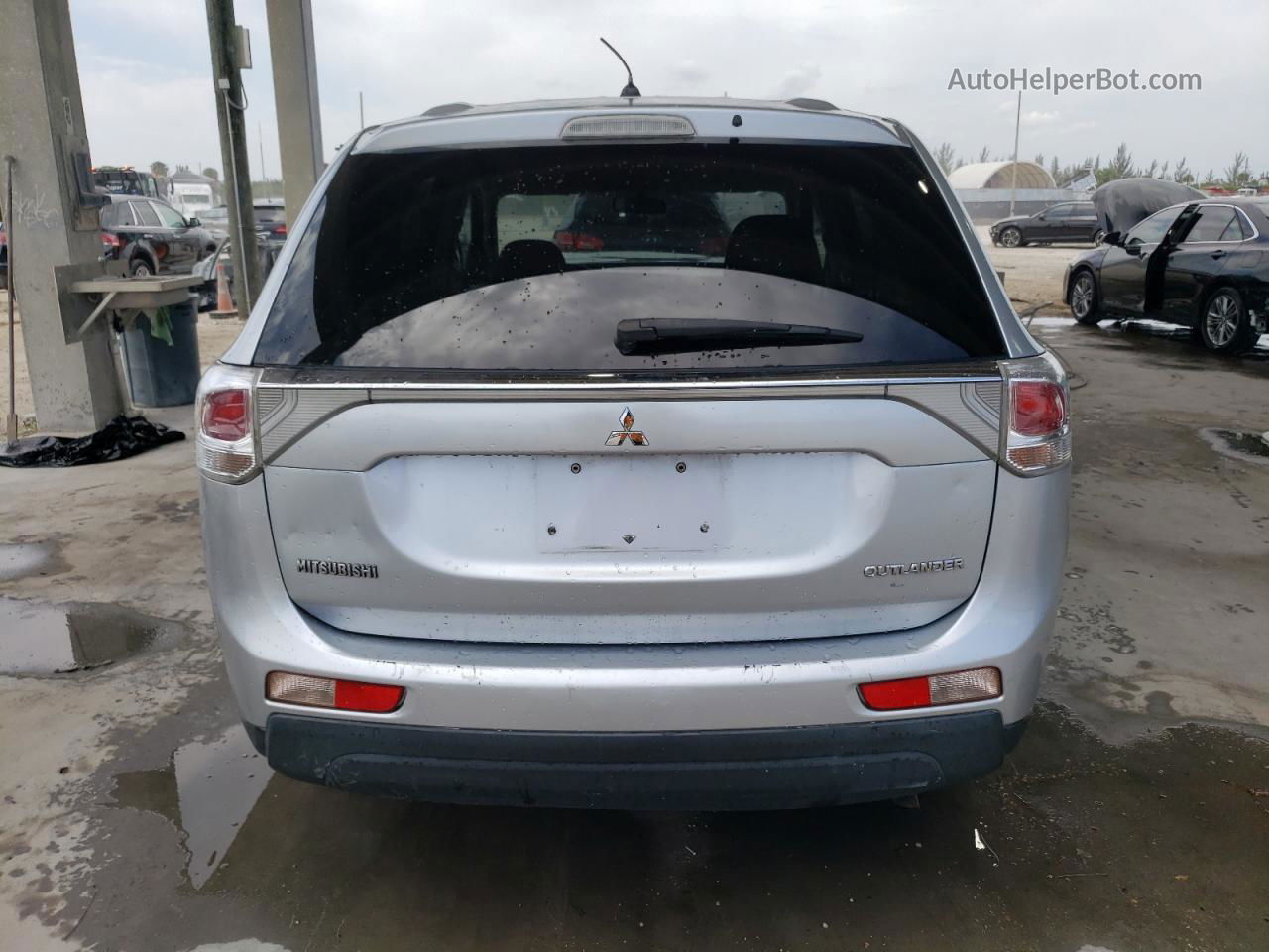 2014 Mitsubishi Outlander Es Silver vin: JA4AD2A30EZ004155