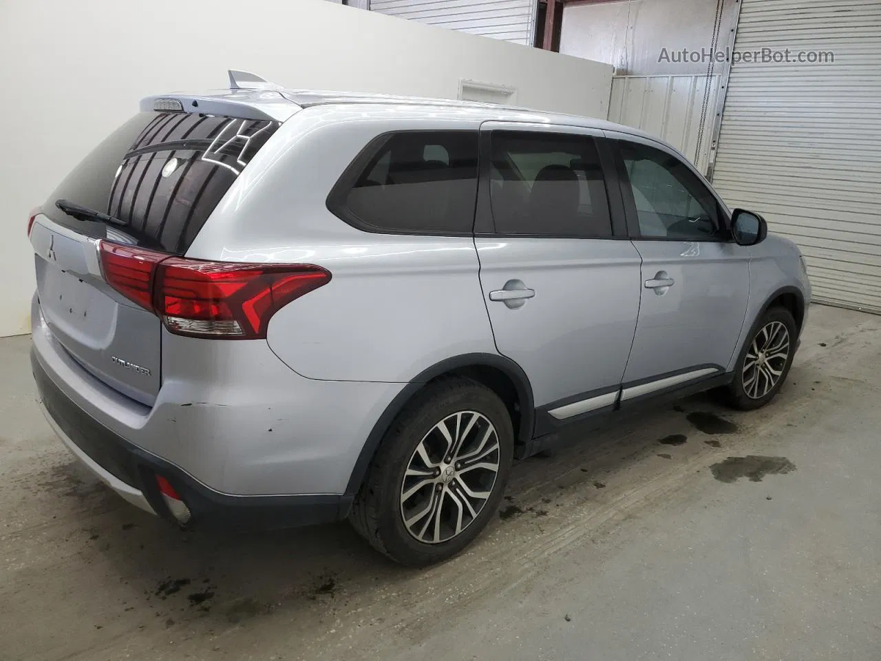 2017 Mitsubishi Outlander Es Silver vin: JA4AD2A30HZ047060