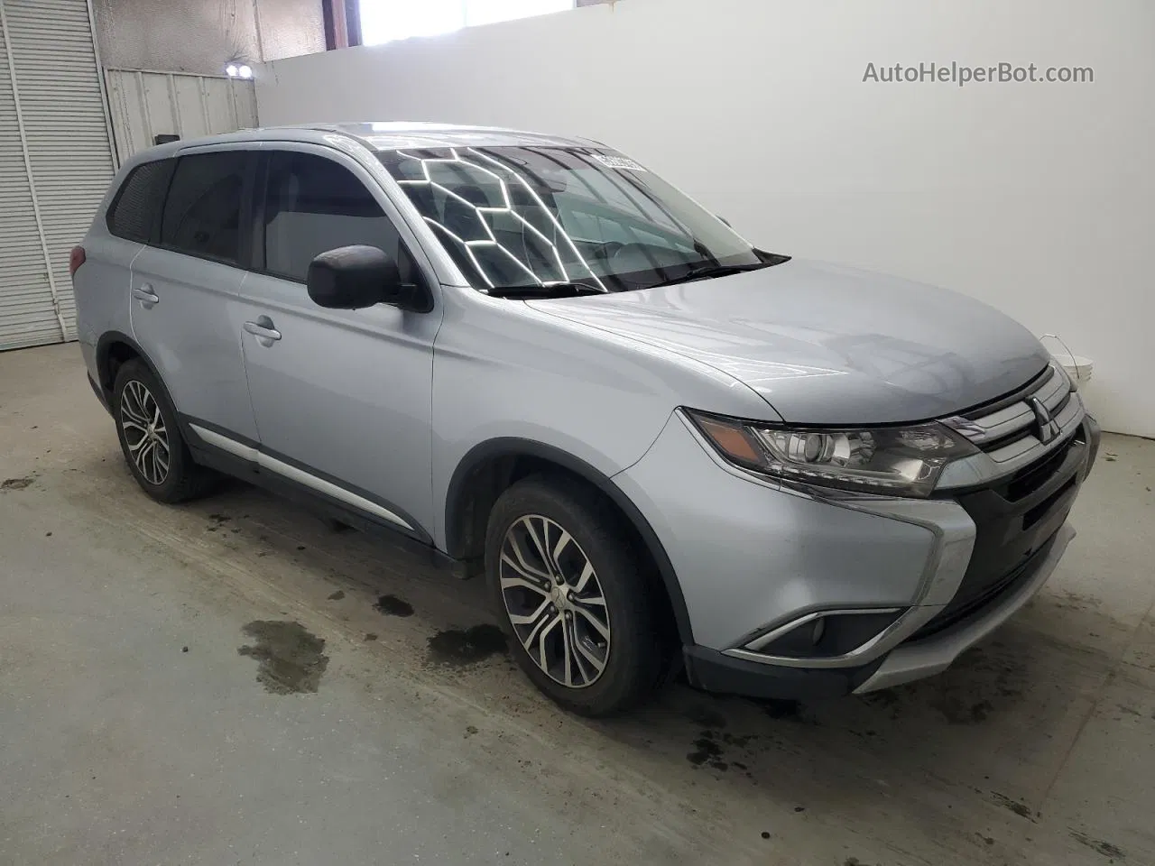 2017 Mitsubishi Outlander Es Silver vin: JA4AD2A30HZ047060
