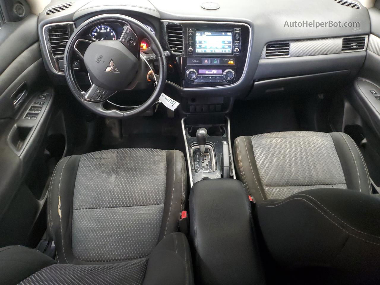2017 Mitsubishi Outlander Es Silver vin: JA4AD2A30HZ047060