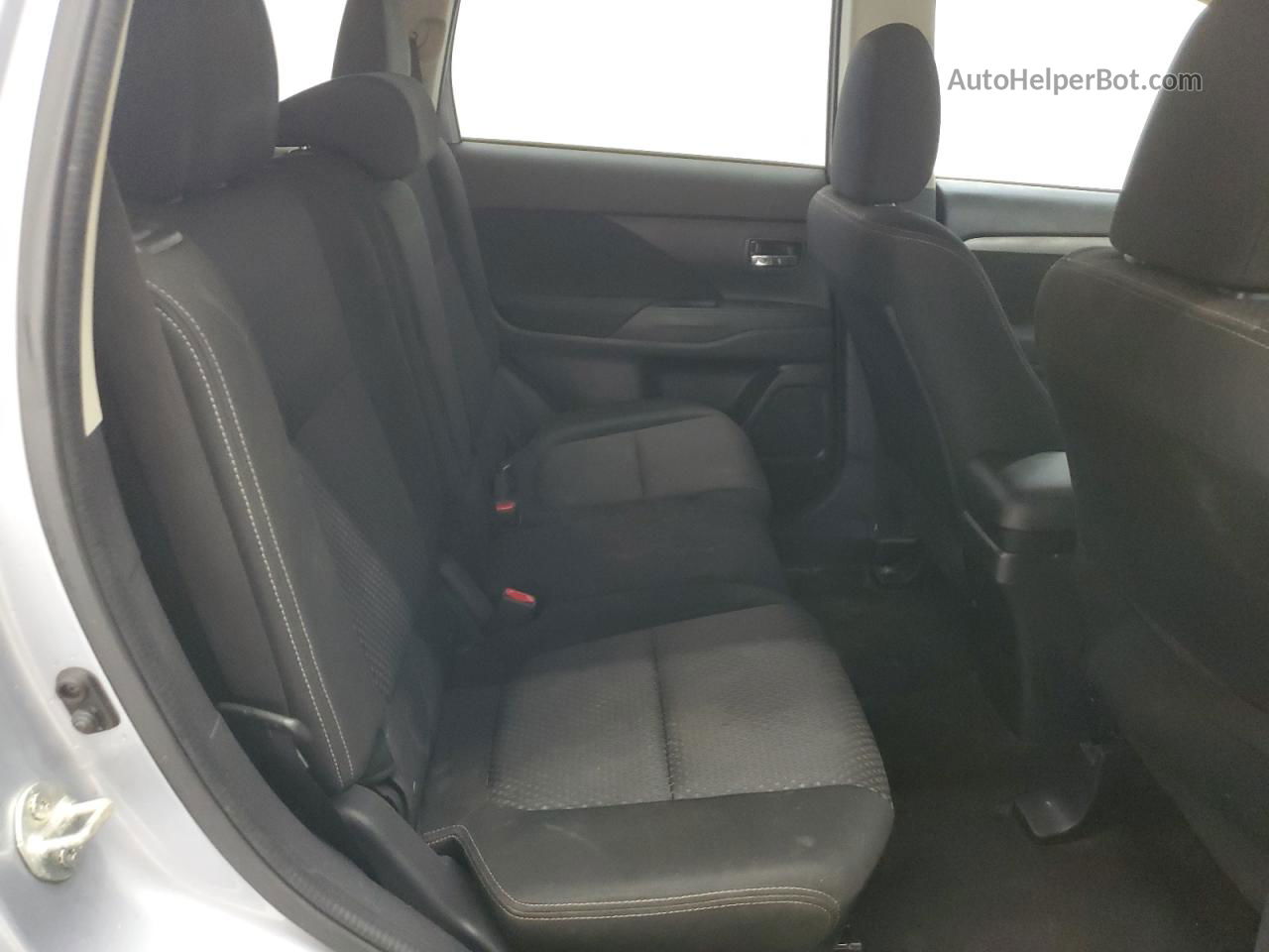 2017 Mitsubishi Outlander Es Silver vin: JA4AD2A30HZ047060