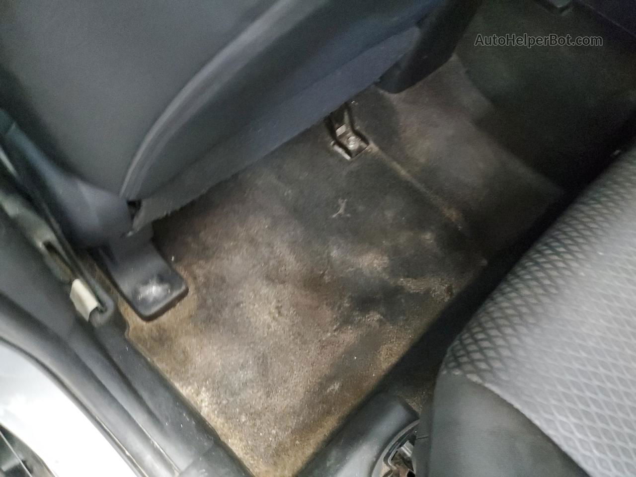 2017 Mitsubishi Outlander Es Silver vin: JA4AD2A30HZ047060 Damage: Left Rear Carpet, Stained, Permanent