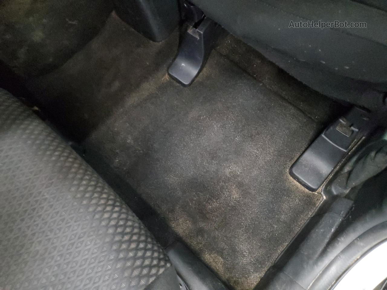 2017 Mitsubishi Outlander Es Silver vin: JA4AD2A30HZ047060 Damage: Right Rear Carpet, Stained, Permanent