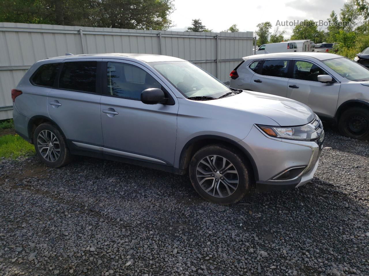 2017 Mitsubishi Outlander Es Silver vin: JA4AD2A30HZ061623