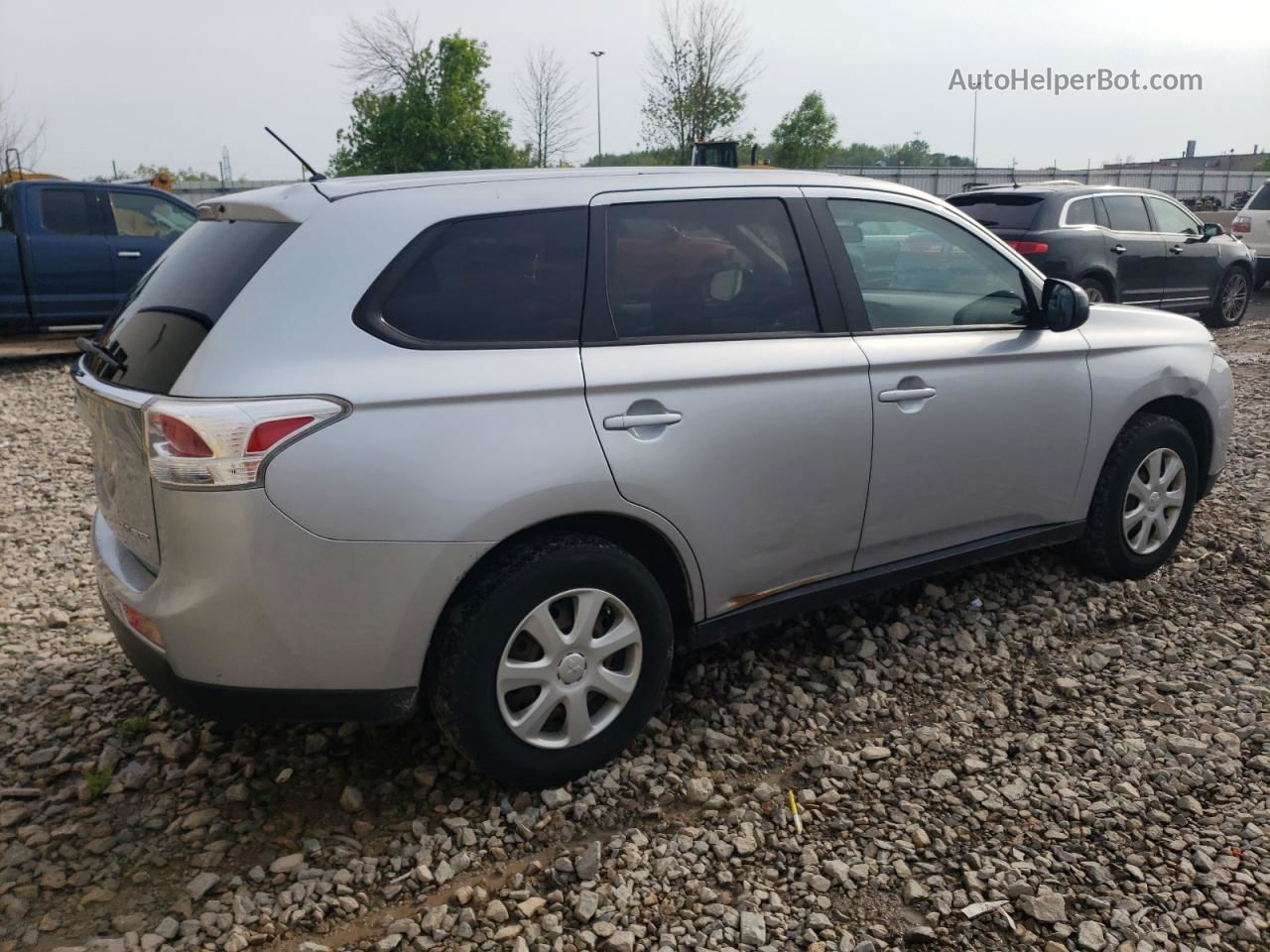 2014 Mitsubishi Outlander Es Silver vin: JA4AD2A32EZ007932