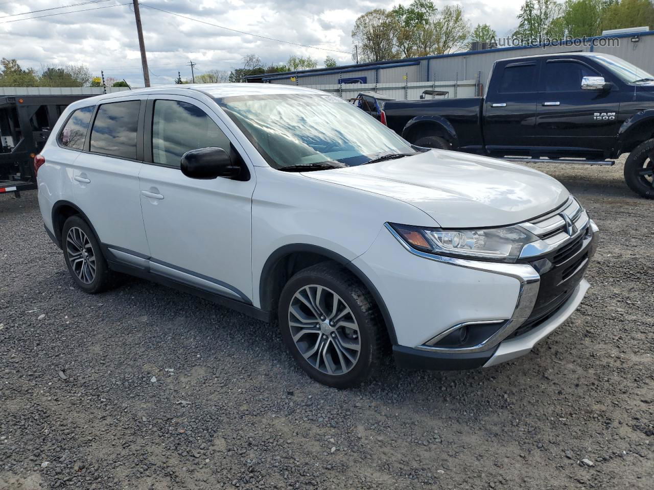 2016 Mitsubishi Outlander Es White vin: JA4AD2A33GZ031496