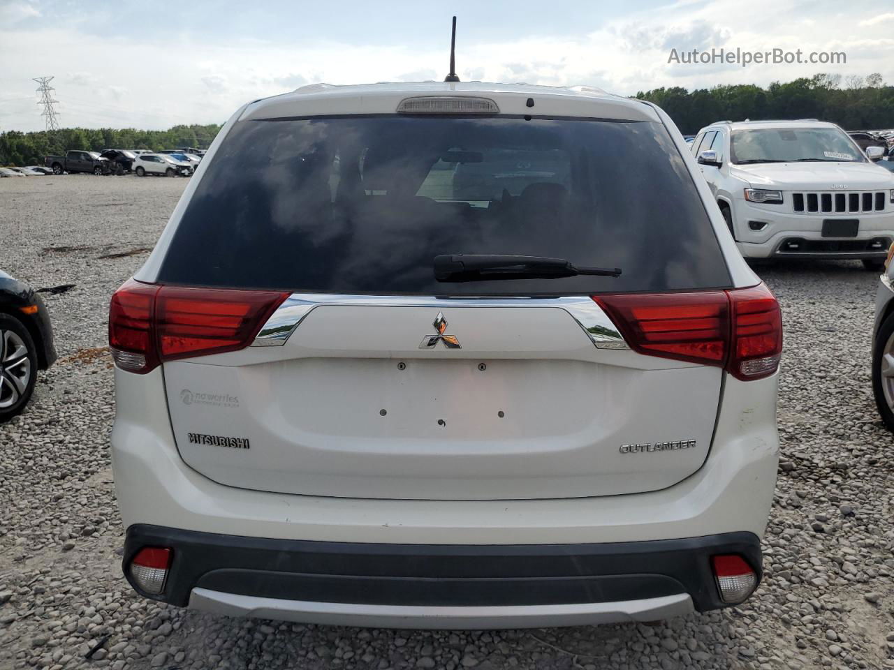 2016 Mitsubishi Outlander Es White vin: JA4AD2A33GZ039534