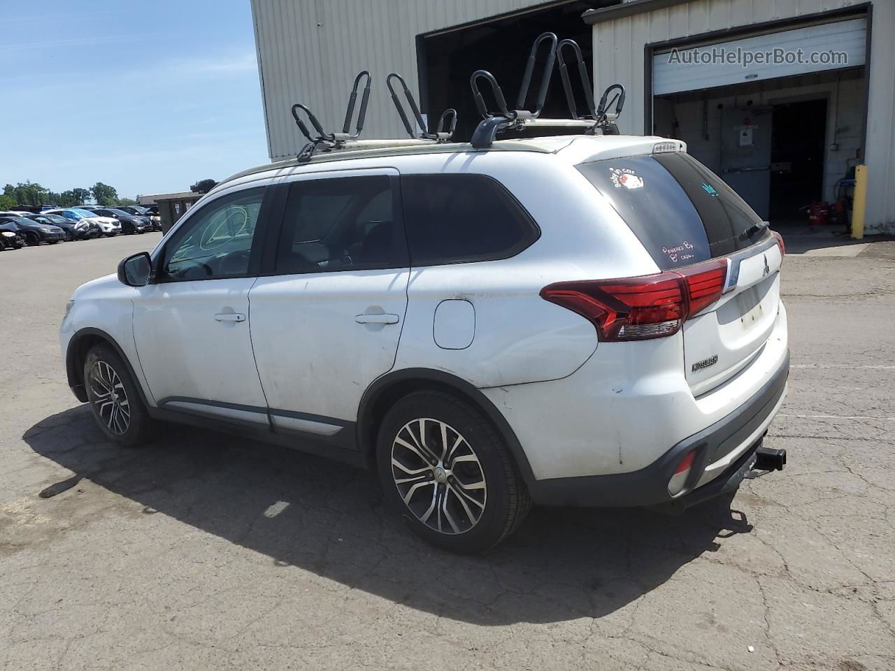 2016 Mitsubishi Outlander Es White vin: JA4AD2A35GZ000346