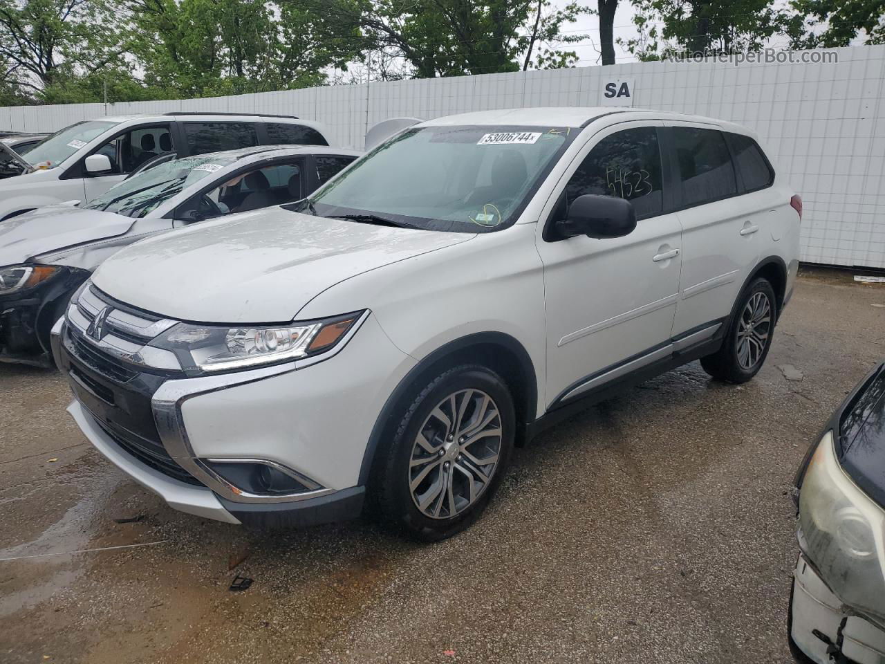 2017 Mitsubishi Outlander Es White vin: JA4AD2A37HZ070156