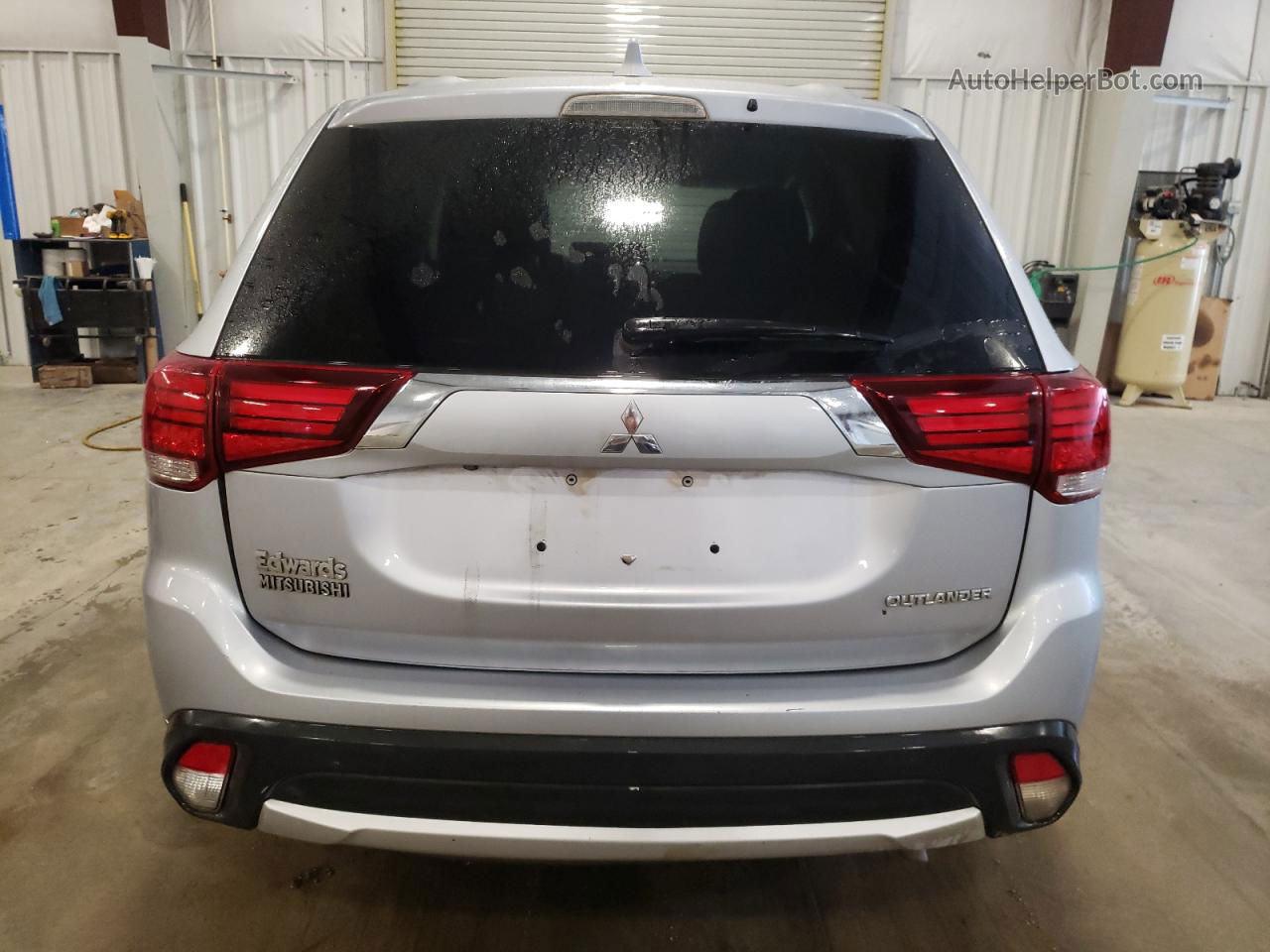 2017 Mitsubishi Outlander Es Silver vin: JA4AD2A38HZ008748