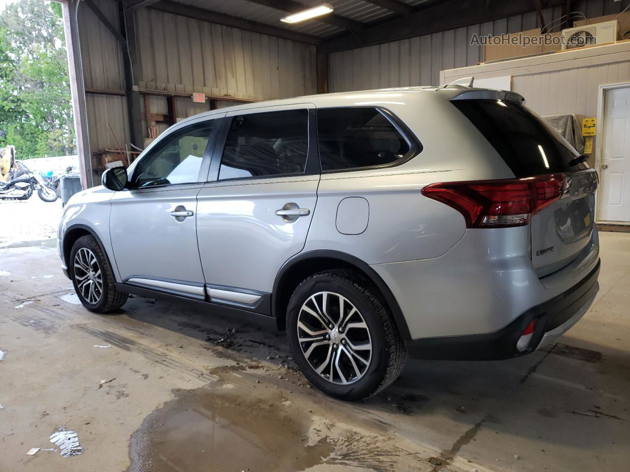 2017 Mitsubishi Outlander Es Silver vin: JA4AZ2A36HZ045198