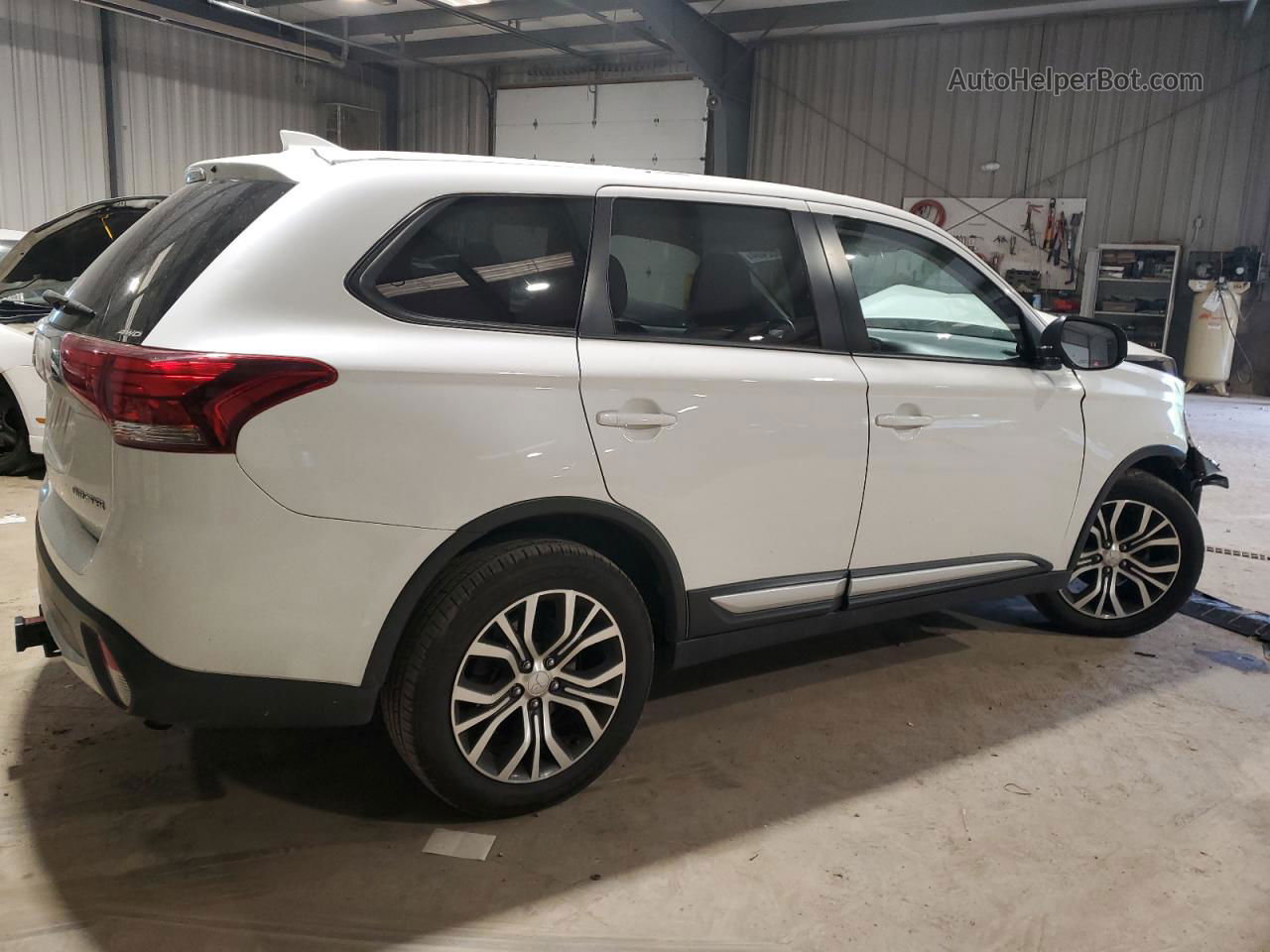 2017 Mitsubishi Outlander Es White vin: JA4AZ2A38HZ057496