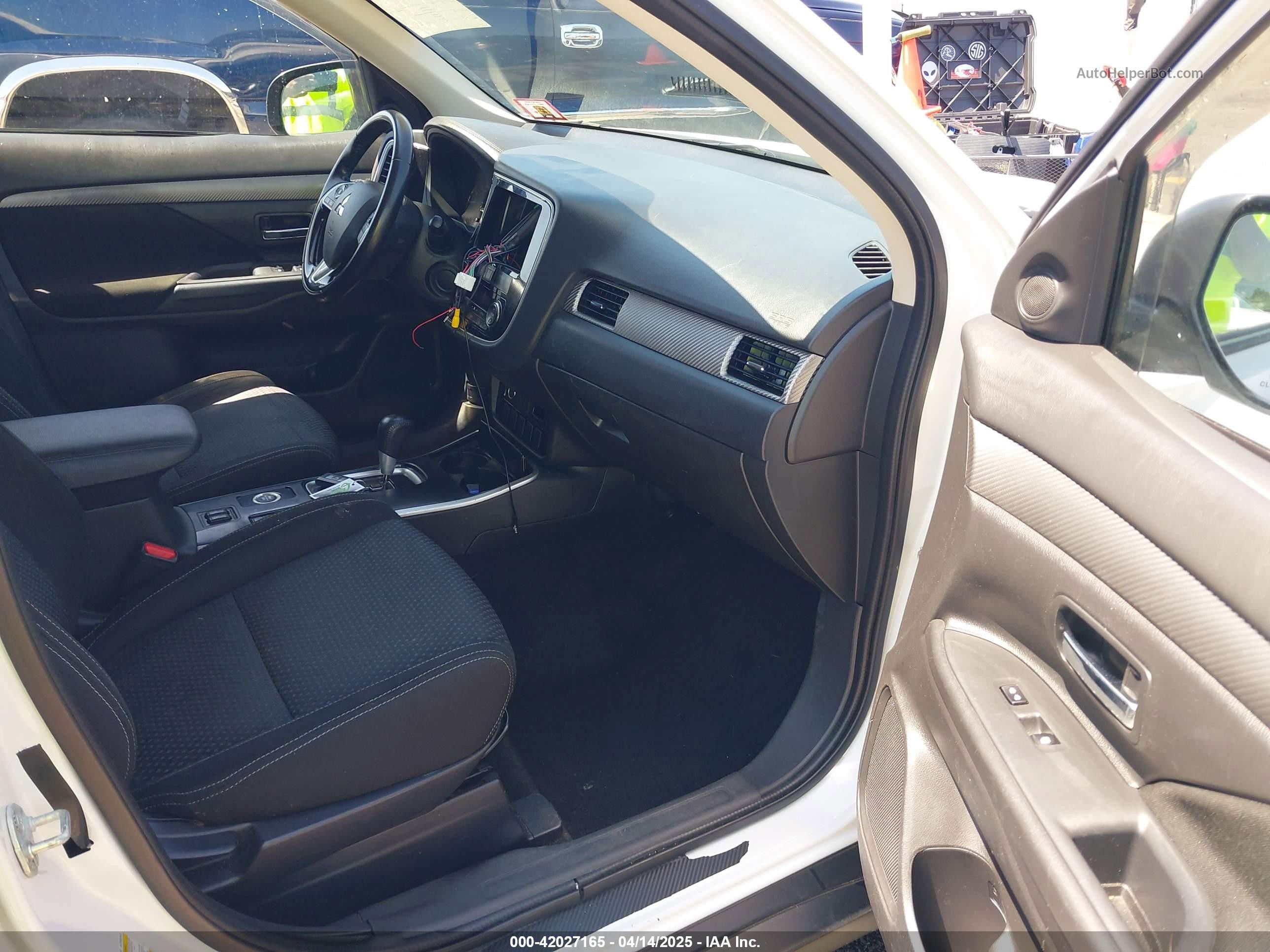 2017 Mitsubishi Outlander Se Белый vin: JA4AZ3A35HZ049510