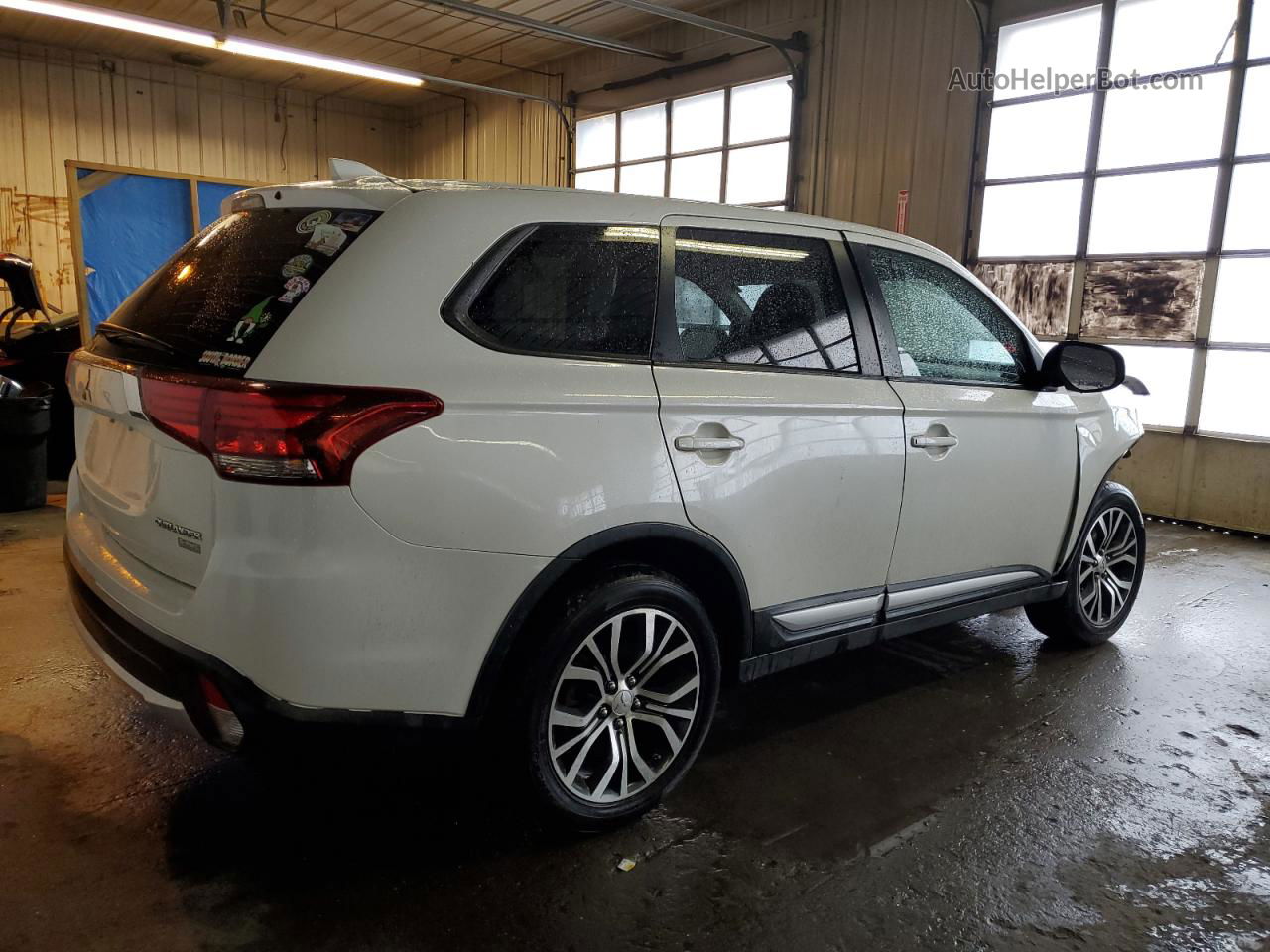 2017 Mitsubishi Outlander Se White vin: JA4AZ3A37HZ035852